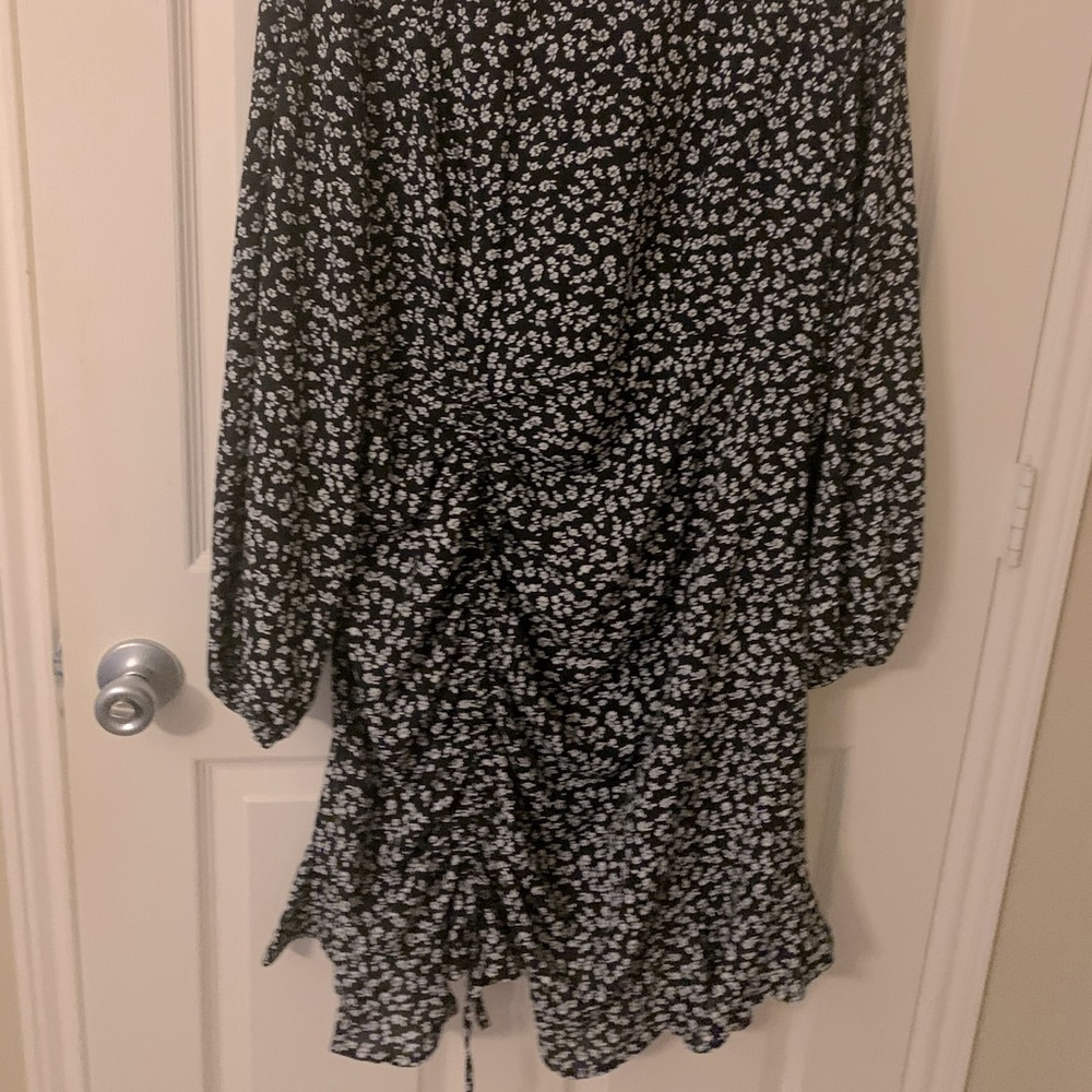 NWT Floral Dress with Ruched Hem - Picture 7 of 11